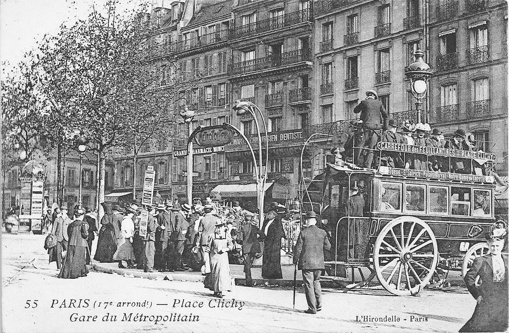 La Batignollaise, place de Clichy. Elle véhiculait les Parisiens en quête de détente vers l’avenue de Clichy.
