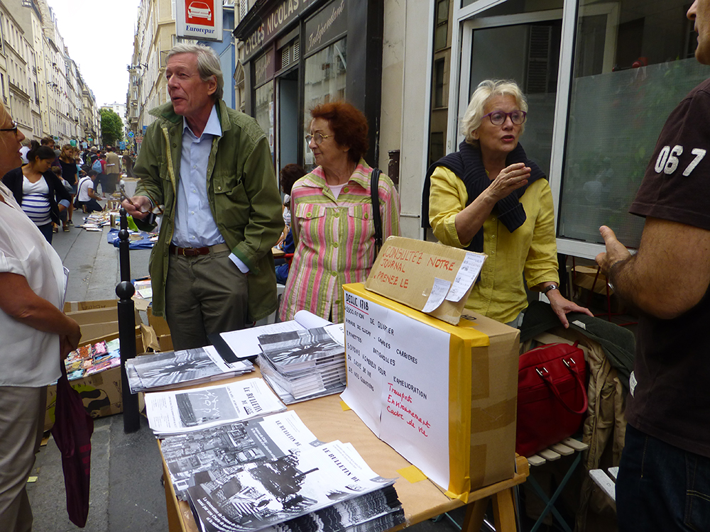 La participation joyeuse de déCLIC à la foire aux livres de la rue Davy